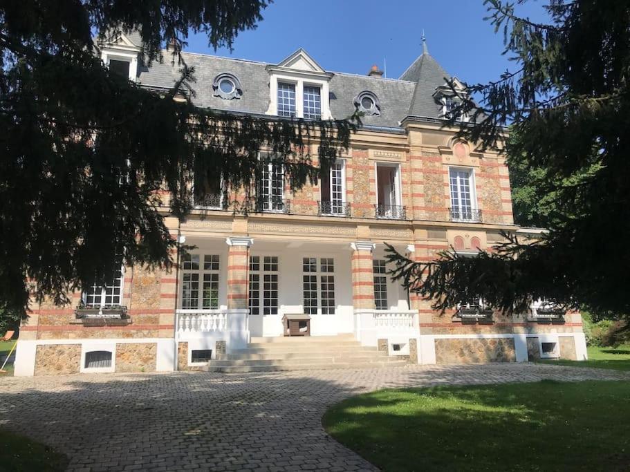 Appartement De 100M2 Dans Un Parc A 20 Mn Du Centre De Paris Garches Exterior photo