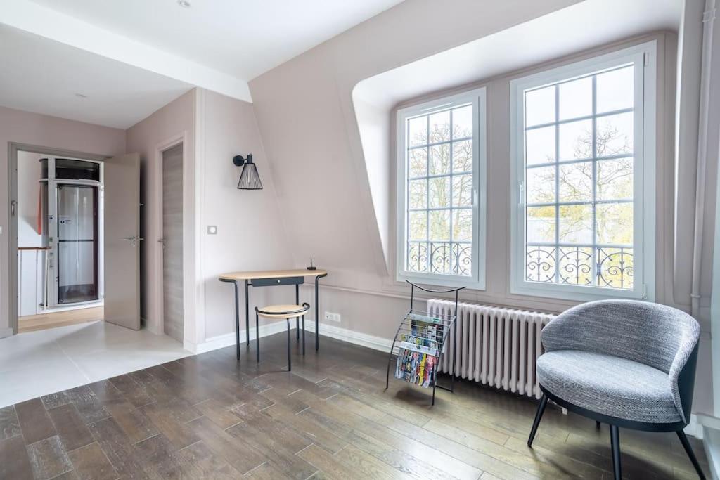 Appartement De 100M2 Dans Un Parc A 20 Mn Du Centre De Paris Garches Exterior photo